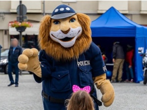 maskotka dolnośląskiej policji - Komisarz Lew