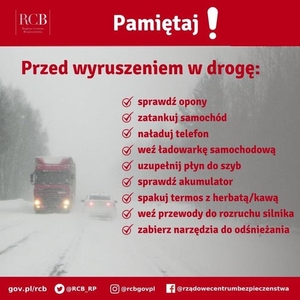 Pamiętaj! Przed wyruszeniem w drogę sprawdź opony, zatankuj samochód, naładuj telefon, weź ładowarkę samochodową, uzupełnij płyn do szyb, sprawdź akumulator, spakuj termos z ciepłym napojem, weź przewody do rozruchu silnika, zabierz narzędzia do odśnieżania.