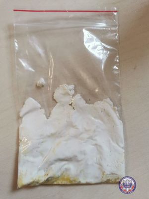 woreczek z zapięciem strunowym z zawartością białego proszku - amfetaminy