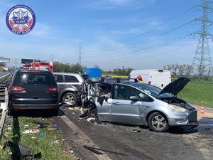 trzy samochody osobowe biorące udział w wypadku na 177 km autostrady A4 w kierunku Wrocławia