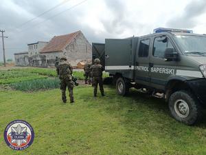 patrol saperski podczas prac