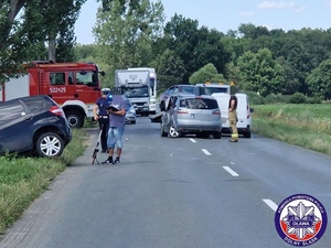 zdarzenie drogowe na drodze wojewódzkiej nr 455 pomiędzy Starym Górnikiem a Jelczem Laskowice