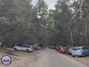 nieprawidłowe parkowanie przy akwenie wodnym w Jelczu Laskowicach