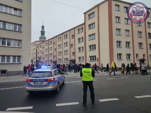 zabezpieczenie Orszaku Trzech Króli wychodzącego z Rynku w Oławie