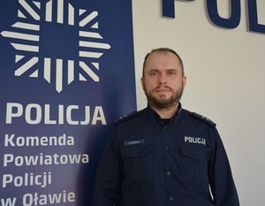 starszy aspirant Dawid Obręcki dzielnicowy z Komisariatu Policji w Jelczu Laskowicach
