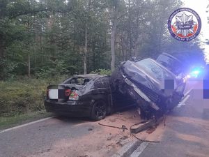 wypadek dwóch samochodów osobowych - audi i bmw