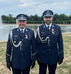 Komendant Powiatowy Policji w Oławie mł.inp. Artur Dobrowolski i Zastępca nadkom. Wojciech Maćkowski