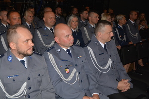 policjantki i policjanci uczestniczący w oławskich obchodach Święta Policji