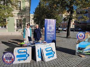 policjantka na Oławskiej Niedzieli - Święcie Przedsiębiorczości