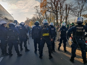 policjanci zabezpieczali mecz IV ligi