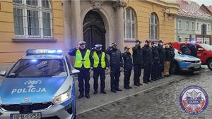 Policjanci, Strażacy oraz Strażnicy Miejscy oddają hołd tragicznie zmarłemu Policjantowi z Warszawy