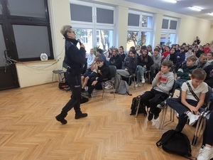 spotkania policjantki z uczniami