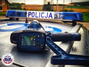 napis policja oraz urządzenie do pomiaru prędkości