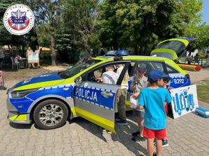 oznakowany policyjny radiowóz