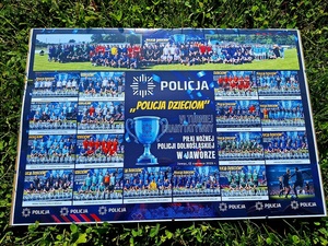 tablo ze zdjęciami wszystkich 18 jednostek biorących udział w turnieju