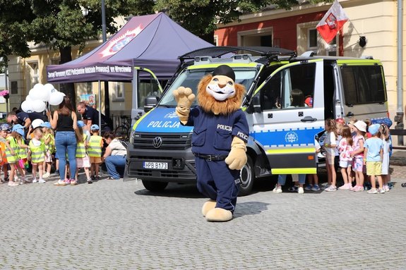 maskotka dolnośląskiej Policji - komisarz Lew