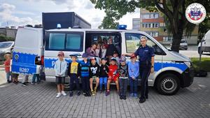 Policjantka podczas spotkania z przedszkolakami