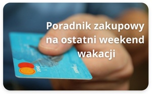 karta płatnicza trzymana w dłoni oraz napis poradnik zakupowy na ostatni weekend wakacji