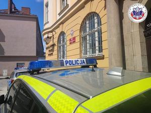 radiowóz i napis policja