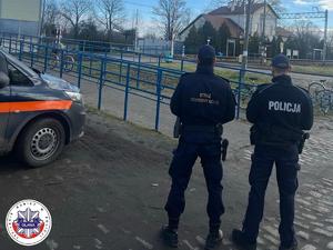 policjant i funkcjonariusz Straży Ochrony Kolei