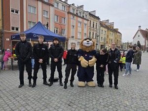 klasa policyjna z CKZiU z komisarzem Lewem - maskotką Dolnośląskiej Policji