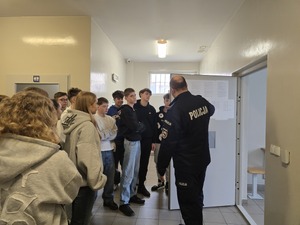 zwiedzanie budynku komendy