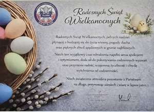 Radosnych Świąt Wielkanocnych
Radosnych Świąt Wielkanocnych, pełnych nadziei płynącej z budzącej się do życia wiosny, pogody ducha oraz pięknych chwil spędzonych w gronie najbliższych.
Niech ten wyjątkowy czas odrodzenia napełni serca spokojem i optymizmem, doda sił do pokonywania codziennych wyzwań oraz przyniesie radość, wzajemną życzliwość i chwilę wytchnienia od codzienności.
Niech świąteczna atmosfera pozostanie z Państwem na długo, przynosząc uśmiech i wiarę w lepsze jutro.

Komendant Powiatowy Policji w Oławie nadkom. Grzegorz Maciąg
I Zastępca Komendanta Powiatowego Policji w Oławie podinsp. Wojciech Maćkowski
