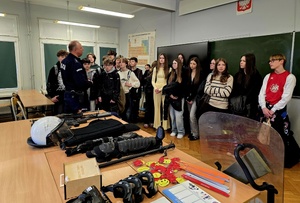 spotkanie z policjantami na dniu otwartym