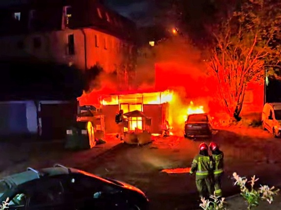 pożar wiaty śmietnikowej