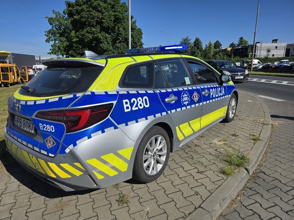 policyjny oznakowany radiowóz