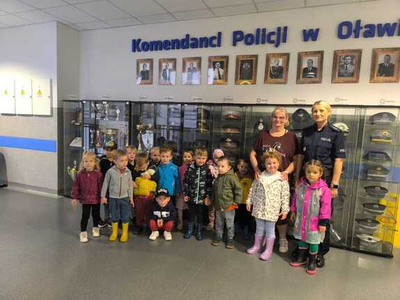przedszkolaki z wizytą w oławskiej Policji