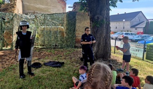 spotkanie z policjantami na półkolonii