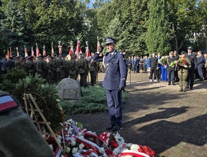 złożenie kwiatów pod Pomnikiem Losów Ojczyzny