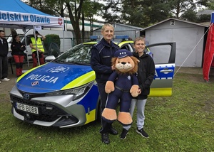 policjantka podczas pikniku