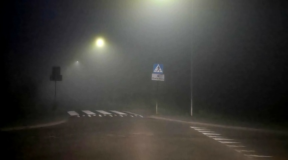 mgła w okolicy przejścia dla pieszych