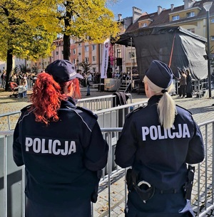 policjantki podczas zabezpieczenia