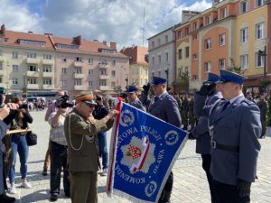 odznaczanie sztandaru komendy powiatowej policji w oławie