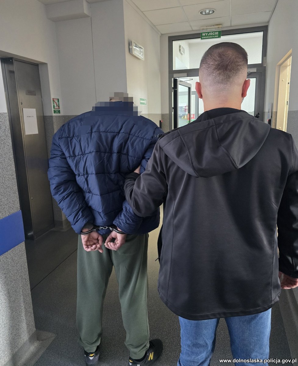 Zatrzymanie 33-latka za kradzież kabli do ładowania aut elektrycznych w Oławie